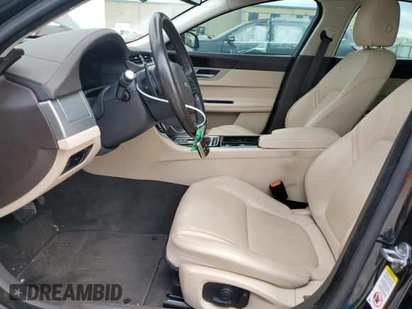 2017 Jaguar XF 35t Prestige with VIN SAJBE4BV6HCY30939, listed as a Copart auction lot 86361114 with 61,814 mi miles and Salvage Title. Bid and sale history available at carsss.com. Image 7.