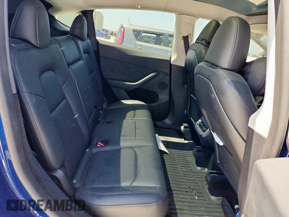 2024 Tesla Model Y Long Range z VIN 7SAYGDEE3RA238059, wystawiony jako Copart lot #61395925 z przebiegiem 14 991 mil mil oraz Szkoda całkowita • Salvage title. Historia ofert i sprzedaży dostępna na DreamBid. Obrazek 10.