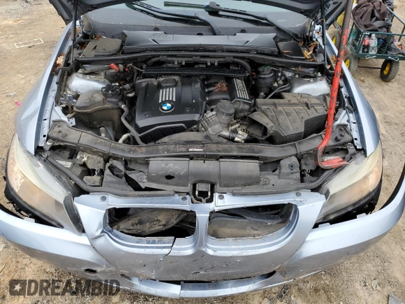 2009 BMW 3 Series 328i z VIN WBAPH77569NM27312, wystawiony jako Copart lot #44302435 z przebiegiem 155 572 mil mil oraz Szkoda całkowita • Salvage title. Historia ofert i sprzedaży dostępna na DreamBid. Obrazek 12.