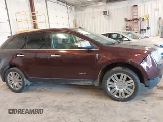 2009 Lincoln MKX z VIN 2LMDU68C69BJ04463, wystawiony jako IAAI lot #42231655 z przebiegiem 239 719 mil mil oraz . Historia ofert i sprzedaży dostępna na DreamBid. Obrazek 13.
