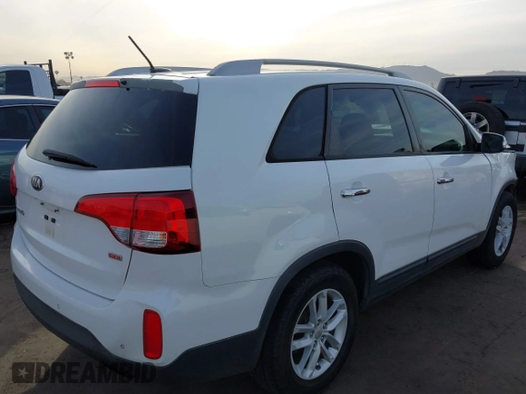2014 Kia Sorento LX with VIN 5XYKT3A61EG484024, listed as a IAAI auction lot 41067521 with 190,819 mi miles. Bid and sale history available at carsss.com. Image 4.