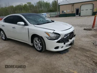 2014 Nissan Maxima SV z VIN 1N4AA5AP0EC439334, wystawiony jako Copart lot #54109875 z przebiegiem 131 592 mil mil oraz Szkoda całkowita • Salvage title. Historia ofert i sprzedaży dostępna na DreamBid. Obrazek 4.