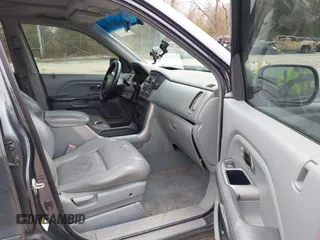 2005 Honda Pilot EX-L with VIN 5FNYF18535B011199, listed as a IAAI auction lot 41802730 with 298,903 mi miles. Bid and sale history available at carsss.com. Image 5.