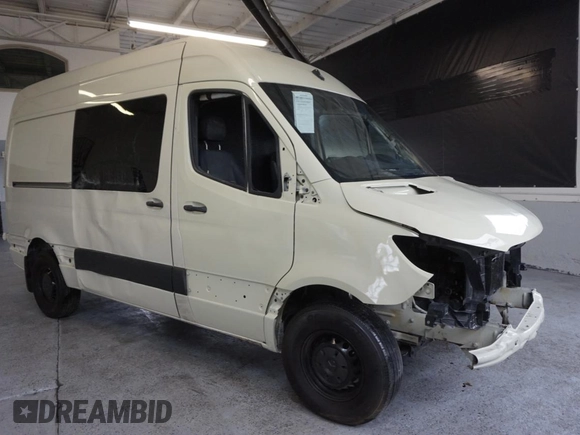 2022 Mercedes-Benz Sprinter Cargo Cargo with VIN W1Y40BHY1NT102318, listed as a Copart auction lot 44240465 with Not Provided miles and Salvage Title. Bid and sale history available at DreamBid. Image 1.