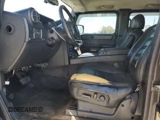 2005 Hummer H2 SUV z VIN 5GRGN23U55H109975, wystawiony jako Copart lot #42739655 z przebiegiem 257 578 mil mil oraz Czysty tytuł • Clean title. Historia ofert i sprzedaży dostępna na DreamBid. Obrazek 7.