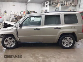 2008 Jeep Patriot Sport with VIN 1J8FT28WX8D549644, listed as a IAAI auction lot 41919125 with 125,859 mi miles. Bid and sale history available at carsss.com. Image 15.
