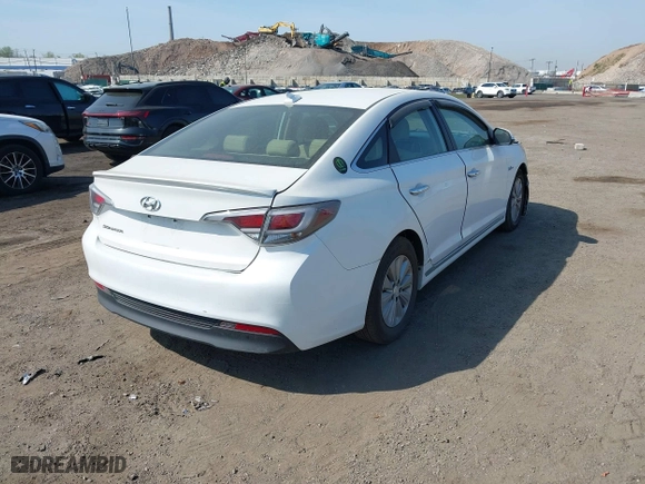 2017 Hyundai Sonata Hybrid SE with VIN KMHE24L1XHA058355, listed as a IAAI auction lot 42114412 with 245,282 mi miles. Bid and sale history available at carsss.com. Image 4.