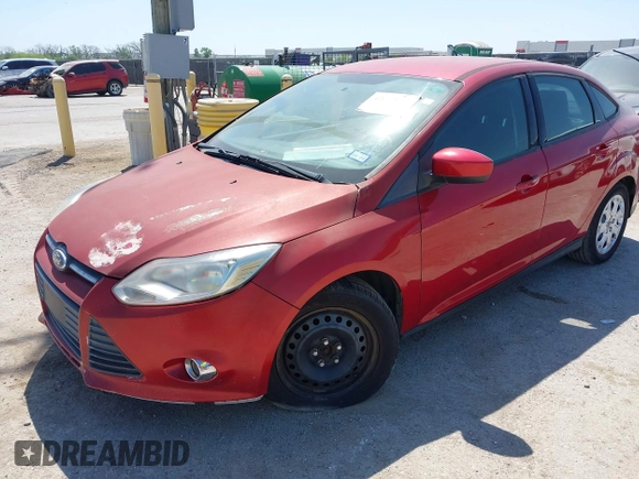 2012 Ford Focus SE z VIN 1FAHP3F21CL428659, wystawiony jako IAAI lot #42040183 z przebiegiem 195 947 mil mil oraz . Historia ofert i sprzedaży dostępna na DreamBid. Obrazek 2.