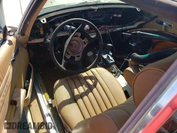 1984 Mercedes-Benz 380 SL z VIN WDBBA45AXEA014440, wystawiony jako Copart lot #71004334 z przebiegiem Nie podano mil oraz Czysty tytuł • Clean title. Historia ofert i sprzedaży dostępna na DreamBid. Obrazek 8.