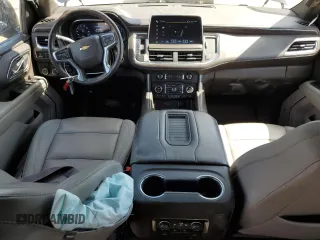 2022 Chevrolet Suburban LT z VIN 1GNSKCKT1NR288858, wystawiony jako Copart lot #56998095 z przebiegiem 96 859 mil mil oraz Szkoda całkowita • Salvage title. Historia ofert i sprzedaży dostępna na DreamBid. Obrazek 8.