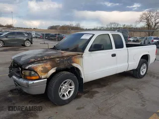 2003 Dodge Dakota SLT z VIN 1D7HL42X33S181413, wystawiony jako IAAI lot #42000892 z przebiegiem Nie podano mil oraz . Historia ofert i sprzedaży dostępna na DreamBid. Obrazek 2.