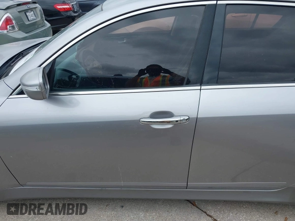 2013 Hyundai Genesis 3.8L with VIN KMHGC4DD1DU245412, listed as a IAAI auction lot 42133286 with 184,151 mi miles and . Bid and sale history available at DreamBid. Image 14.