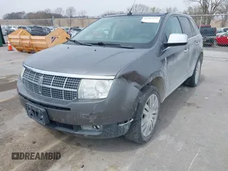 2010 Lincoln MKX z VIN 2LMDJ8JC7ABJ34770, wystawiony jako IAAI lot #41987851 z przebiegiem 142 986 mil mil oraz . Historia ofert i sprzedaży dostępna na DreamBid. Obrazek 6.