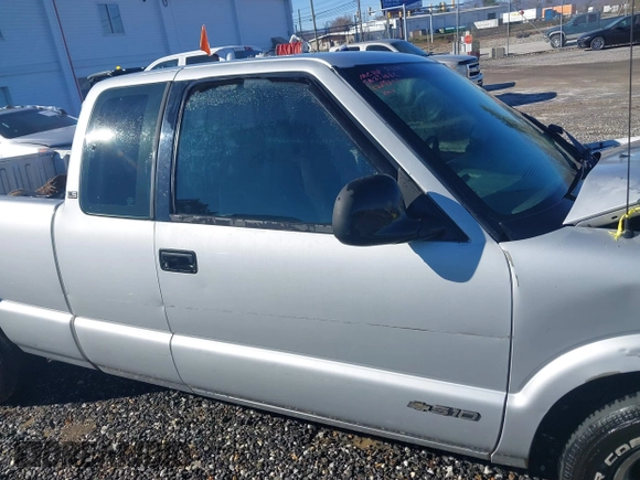 1994 Chevrolet S-10 LS with VIN 1GCCS19ZXR8233932, listed as a IAAI auction lot 41072044 with 171,666 mi miles. Bid and sale history available at carsss.com. Image 12.