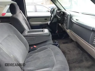 2002 Chevrolet Suburban LS with VIN 1GNEC16T72J325186, listed as a IAAI auction lot 41597317 with 235,713 mi miles. Bid and sale history available at carsss.com. Image 5.