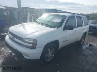 2004 Chevrolet TrailBlazer LS with VIN 1GNDT13S742174726, listed as a IAAI auction lot 41819148 with 266,159 mi miles. Bid and sale history available at carsss.com. Image 2.