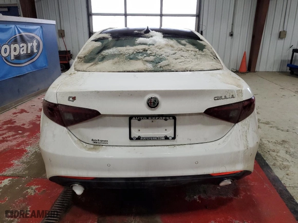 2020 Alfa Romeo Giulia Ti Sport with VIN ZARFANBN1L7636408, listed as a Copart auction lot 88179835 with 31,604 mi miles and Salvage Title. Bid and sale history available at carsss.com. Image 6.