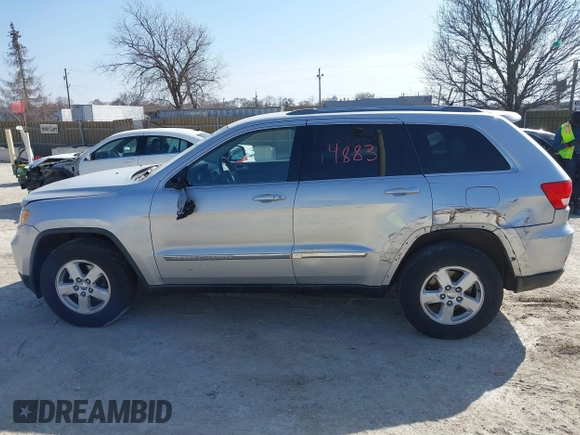 2011 Jeep Grand Cherokee Laredo z VIN 1J4RR4GG3BC589578, wystawiony jako IAAI lot #41804883 z przebiegiem 113 016 mil mil oraz . Historia ofert i sprzedaży dostępna na DreamBid. Obrazek 14.