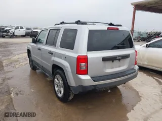 2011 Jeep Patriot Latitude with VIN 1J4NT1GA8BD236130, listed as a IAAI auction lot 41832201 with 189,050 mi miles. Bid and sale history available at carsss.com. Image 3.