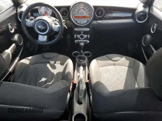 2009 MINI Hardtop S with VIN WMWMF73569TW82889, listed as a Copart auction lot 55630165 with 128,360 mi miles and Clean Title. Bid and sale history available at DreamBid. Image 8.