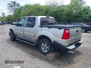 2005 Ford Explorer Sport Trac XLS z VIN 1FMZU77K55UB51889, wystawiony jako IAAI lot #42279164 z przebiegiem 210 081 mil mil oraz . Historia ofert i sprzedaży dostępna na DreamBid. Obrazek 3.