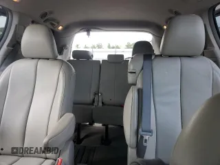 2013 Toyota Sienna XLE AAS z VIN 5TDYK3DCXDS297896, wystawiony jako Copart lot #57778165 z przebiegiem 239 360 mil mil oraz Szkoda całkowita • Salvage title. Historia ofert i sprzedaży dostępna na DreamBid. Obrazek 10.