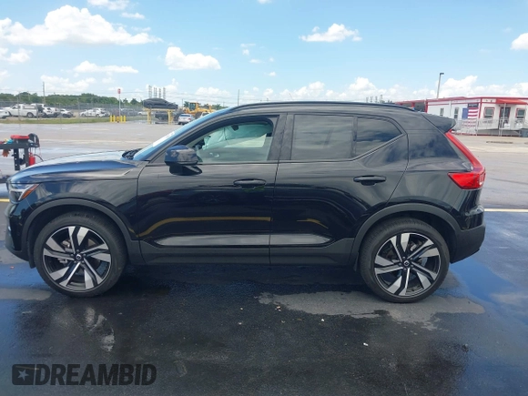 2024 Volvo XC40 Plus Dark Theme with VIN YV4L12UL5R2308371, listed as a IAAI auction lot 42516455 with 9,056 mi miles and . Bid and sale history available at DreamBid. Image 15.