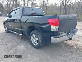 2007 Toyota Tundra SR5 z VIN 5TFBT54117X005726, wystawiony jako IAAI lot #42105716 z przebiegiem 84 828 mil mil oraz . Historia ofert i sprzedaży dostępna na DreamBid. Obrazek 3.