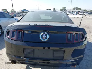 2014 Ford Mustang V6 z VIN 1ZVBP8AM5E5304212, wystawiony jako IAAI lot #42349481 z przebiegiem 18 478 mil mil oraz . Historia ofert i sprzedaży dostępna na DreamBid. Obrazek 16.