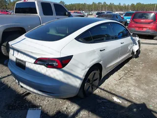 2023 Tesla Model 3 z VIN 5YJ3E1EA4PF482005, wystawiony jako IAAI lot #41363157 z przebiegiem 26 013 mil mil oraz . Historia ofert i sprzedaży dostępna na DreamBid. Obrazek 4.