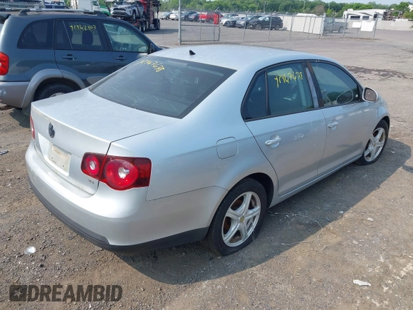 2008 Volkswagen Jetta S z VIN 3VWHM71K28M170401, wystawiony jako IAAI lot #42467678 z przebiegiem 181 028 mil mil oraz . Historia ofert i sprzedaży dostępna na DreamBid. Obrazek 4.