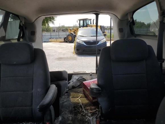 2009 Dodge Grand Caravan SE with VIN 2D8HN44E69R624679, listed as a Copart auction lot 54204685 with 389,465 mi miles and Salvage Title. Bid and sale history available at carsss.com. Image 10.