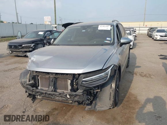 2024 Volkswagen Tiguan S with VIN 3VVRB7AX2RM185718, listed as a IAAI auction lot 42303387 with 30,761 mi miles and . Bid and sale history available at DreamBid. Image 18.