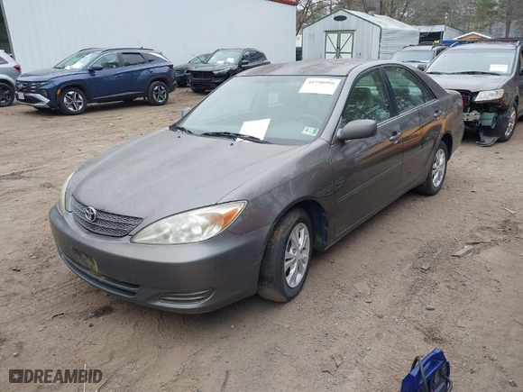 2004 Toyota Camry LE with VIN 4T1BF30K54U581984, listed as a IAAI auction lot 41790996 with 256,009 mi miles. Bid and sale history available at carsss.com. Image 2.