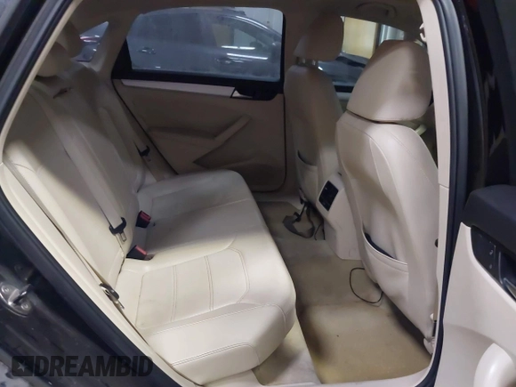 2013 Volkswagen Passat SE z VIN 1VWBH7A38DC085268, wystawiony jako IAAI lot #41811430 z przebiegiem 155 813 mil mil oraz . Historia ofert i sprzedaży dostępna na DreamBid. Obrazek 8.