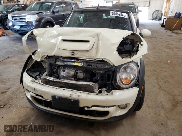 2015 MINI Convertible S с VIN WMWZP3C54F2A90956, выставлен на аукционе Copart как лот 57052545 с пробегом 39 096 миль миль и Списание • Salvage title. История ставок и продаж доступна на DreamBid. Изображение 5.