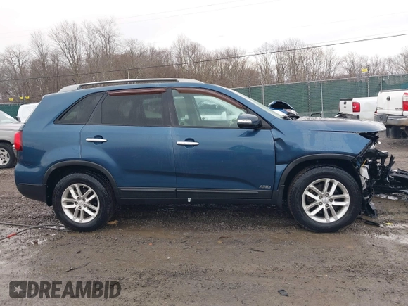 2015 Kia Sorento LX with VIN 5XYKTDA67FG605596, listed as a IAAI auction lot 41501271 with 95,122 mi miles. Bid and sale history available at carsss.com. Image 14.