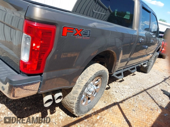 2017 Ford F-250 Lariat z VIN 1FT7W2BTXHEB51281, wystawiony jako IAAI lot #42094810 z przebiegiem 120 633 mil mil oraz . Historia ofert i sprzedaży dostępna na DreamBid. Obrazek 4.