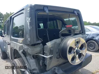 2020 Jeep Wrangler Unlimited Black and Tan with VIN 1C4HJXDG3LW298223, listed as a IAAI auction lot 42446032 with 17,688 mi miles and . Bid and sale history available at DreamBid. Image 6.