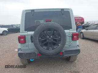 2024 Jeep Wrangler Sahara z VIN 1C4RJXP64RW233090, wystawiony jako IAAI lot #42772286 z przebiegiem 36 278 mil mil oraz . Historia ofert i sprzedaży dostępna na DreamBid. Obrazek 16.