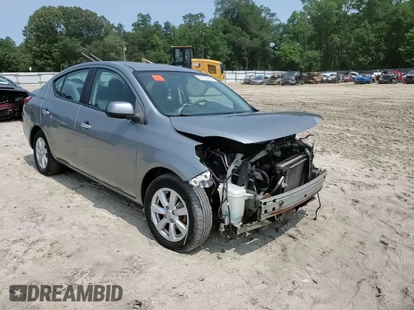 2012 Nissan Versa SV z VIN 3N1CN7AP6CL858151, wystawiony jako Copart lot #59192435 z przebiegiem 134 490 mil mil oraz Szkoda całkowita • Salvage title. Historia ofert i sprzedaży dostępna na DreamBid. Obrazek 14.