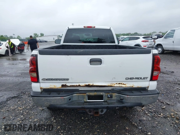 2005 Chevrolet Silverado 3500 z VIN 1GCHK39U75E196856, wystawiony jako IAAI lot #42270278 z przebiegiem Nie podano mil oraz . Historia ofert i sprzedaży dostępna na DreamBid. Obrazek 16.
