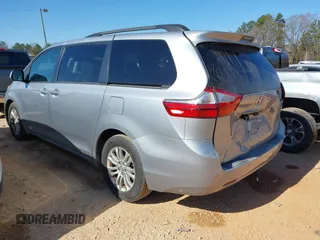 2016 Toyota Sienna XLE with VIN 5TDYK3DC4GS739785, listed as a IAAI auction lot 41513038 with 71,935 mi miles. Bid and sale history available at carsss.com. Image 3.