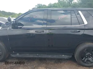 2022 Chevrolet Tahoe Commercial z VIN 1GNSCLED4NR235962, wystawiony jako IAAI lot #42515868 z przebiegiem 73 003 mil mil oraz . Historia ofert i sprzedaży dostępna na DreamBid. Obrazek 14.