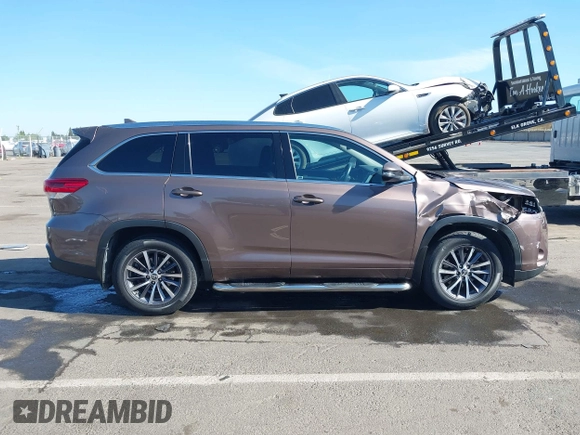 2017 Toyota Highlander XLE with VIN 5TDJZRFH4HS419151, listed as a IAAI auction lot 42181305 with 71,564 mi miles and . Bid and sale history available at DreamBid. Image 14.