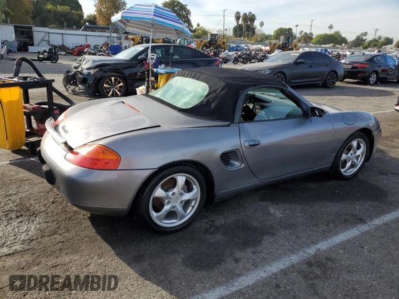 2002 Porsche Boxster z VIN WP0CA29862U621821, wystawiony jako Copart lot #85770484 z przebiegiem 121 843 mil mil oraz Czysty tytuł • Clean title. Historia ofert i sprzedaży dostępna na DreamBid. Obrazek 3.