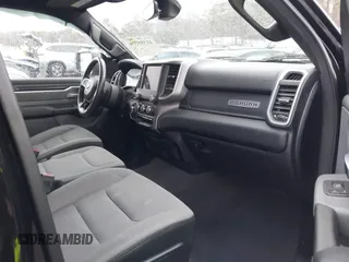 2021 Ram 1500 Big Horn z VIN 1C6RREFG1MN532758, wystawiony jako IAAI lot #41395774 z przebiegiem 66 750 mil mil oraz . Historia ofert i sprzedaży dostępna na DreamBid. Obrazek 5.