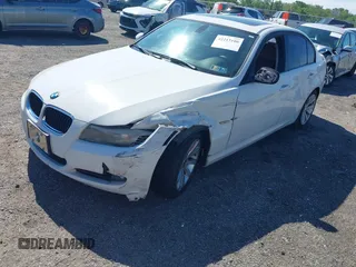 2011 BMW 3 Series 328i z VIN WBAPH5C55BF093784, wystawiony jako IAAI lot #42215106 z przebiegiem 119 577 mil mil oraz . Historia ofert i sprzedaży dostępna na DreamBid. Obrazek 6.