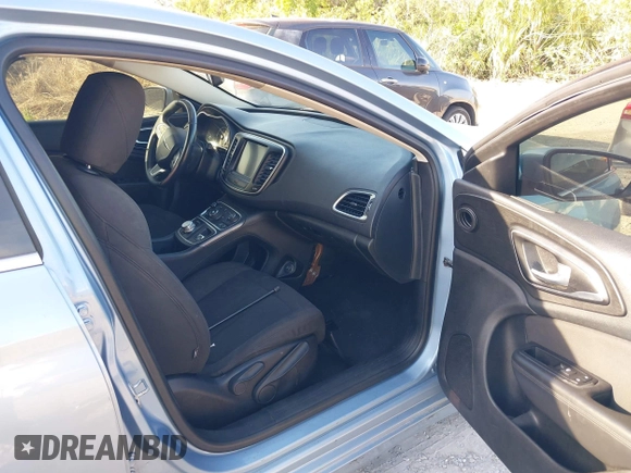 2015 Chrysler 200 Limited with VIN 1C3CCCAB9FN652573, listed as a IAAI auction lot 42073153 with 186,116 mi miles. Bid and sale history available at carsss.com. Image 5.