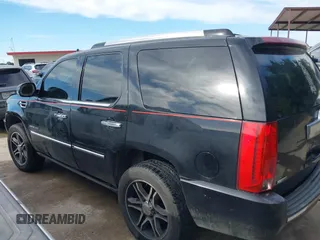 2011 Cadillac Escalade Premium z VIN 1GYS4CEF4BR143330, wystawiony jako IAAI lot #42305822 z przebiegiem 282 752 mil mil oraz . Historia ofert i sprzedaży dostępna na DreamBid. Obrazek 14.